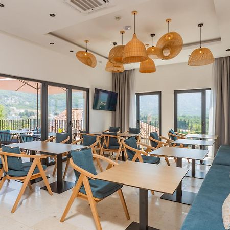 Hotel Aquilo Petrovac 외부 사진