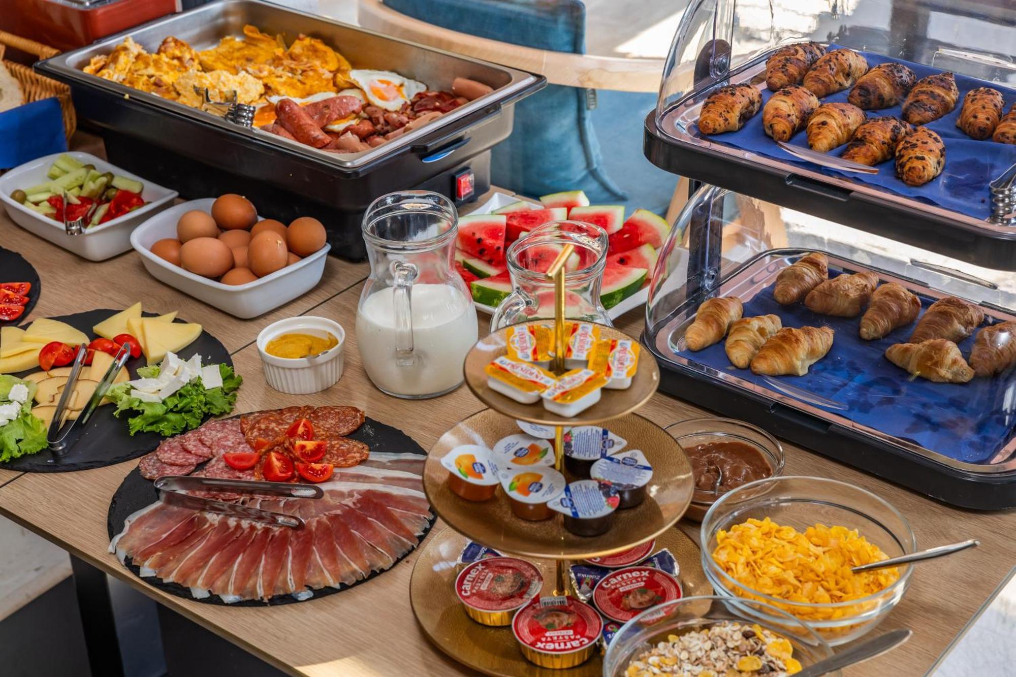 Hotel Aquilo Petrovac 외부 사진