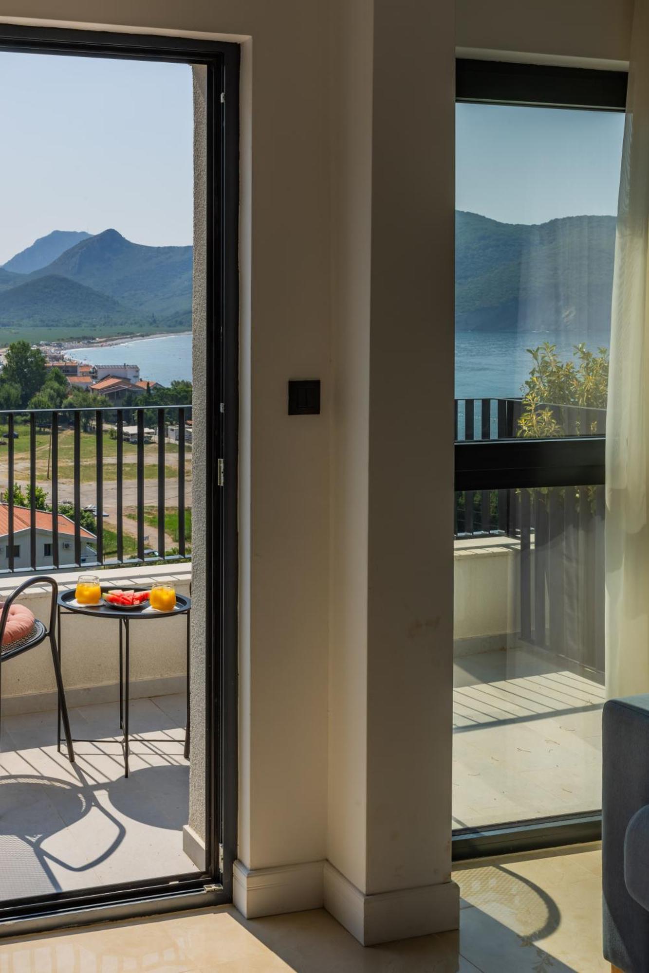 Hotel Aquilo Petrovac 외부 사진