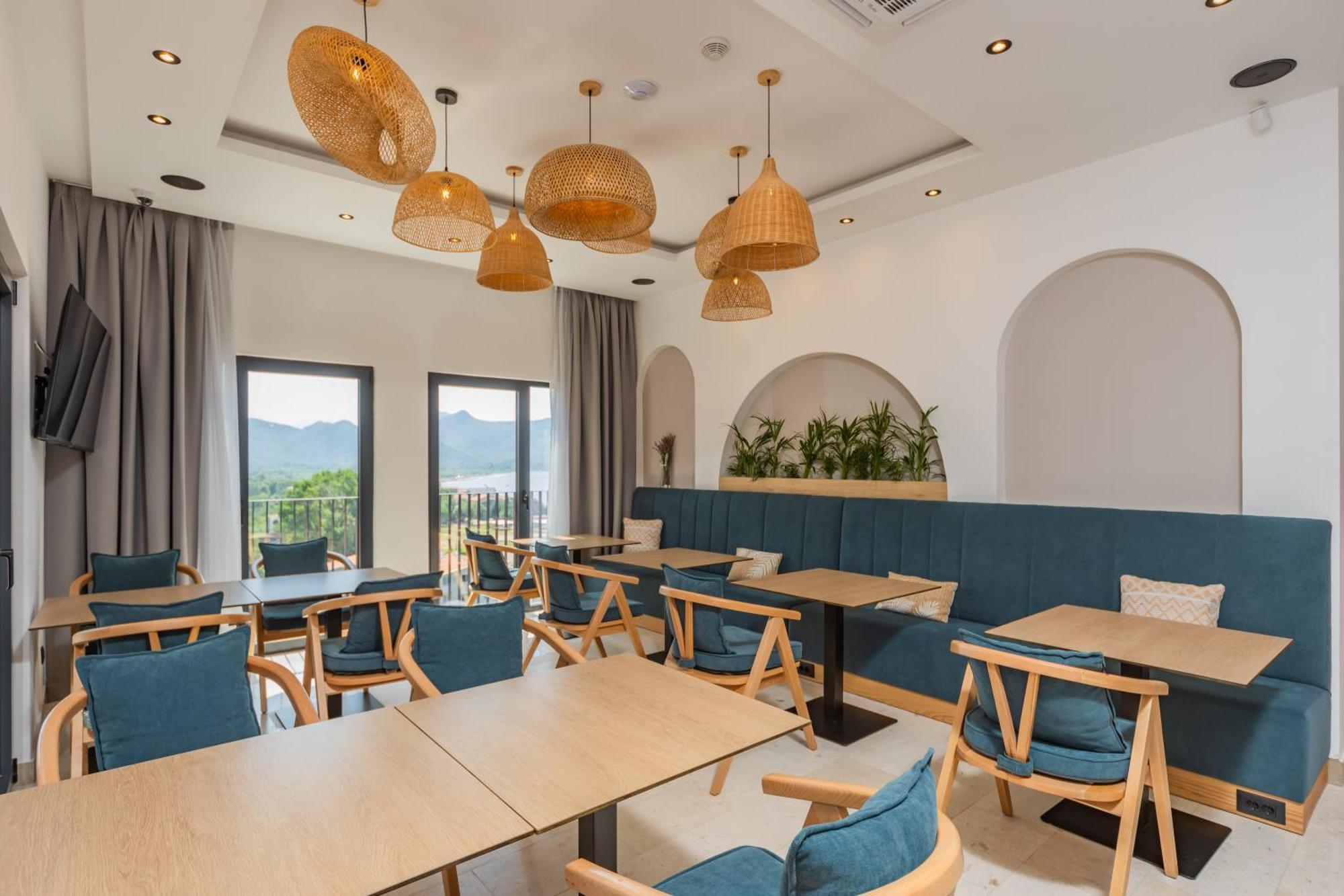 Hotel Aquilo Petrovac 외부 사진