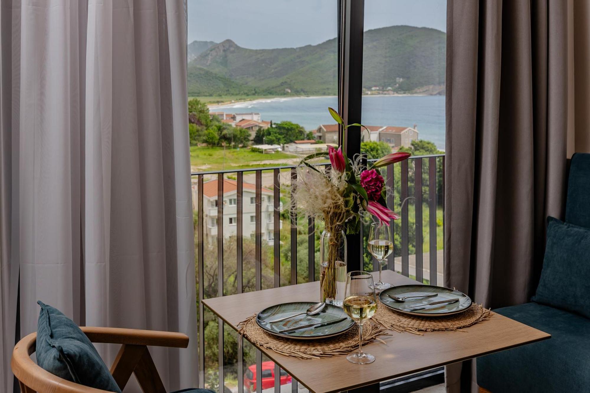 Hotel Aquilo Petrovac 외부 사진