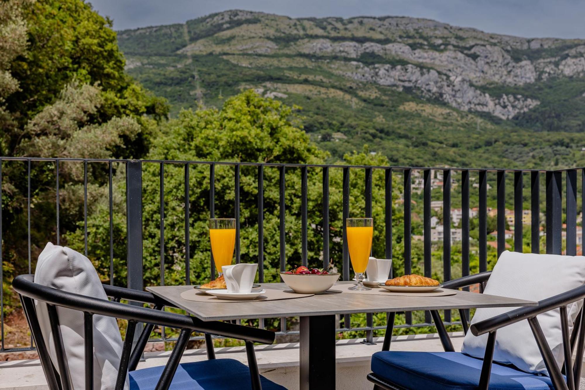 Hotel Aquilo Petrovac 외부 사진
