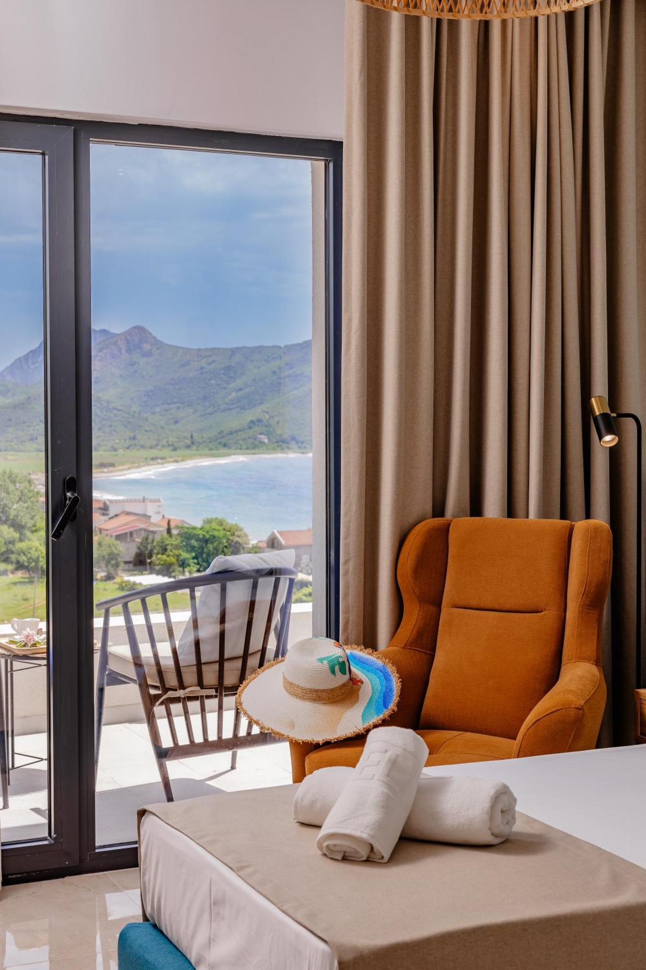 Hotel Aquilo Petrovac 외부 사진