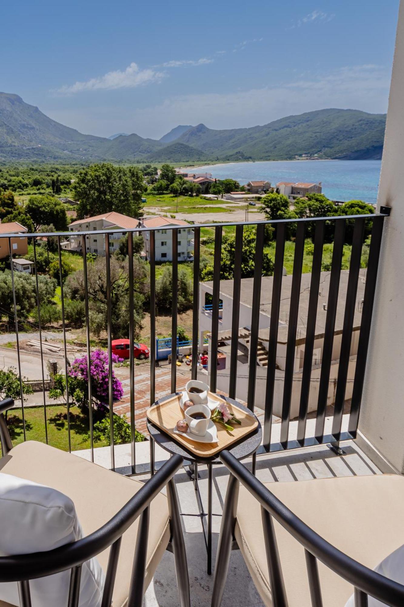 Hotel Aquilo Petrovac 외부 사진