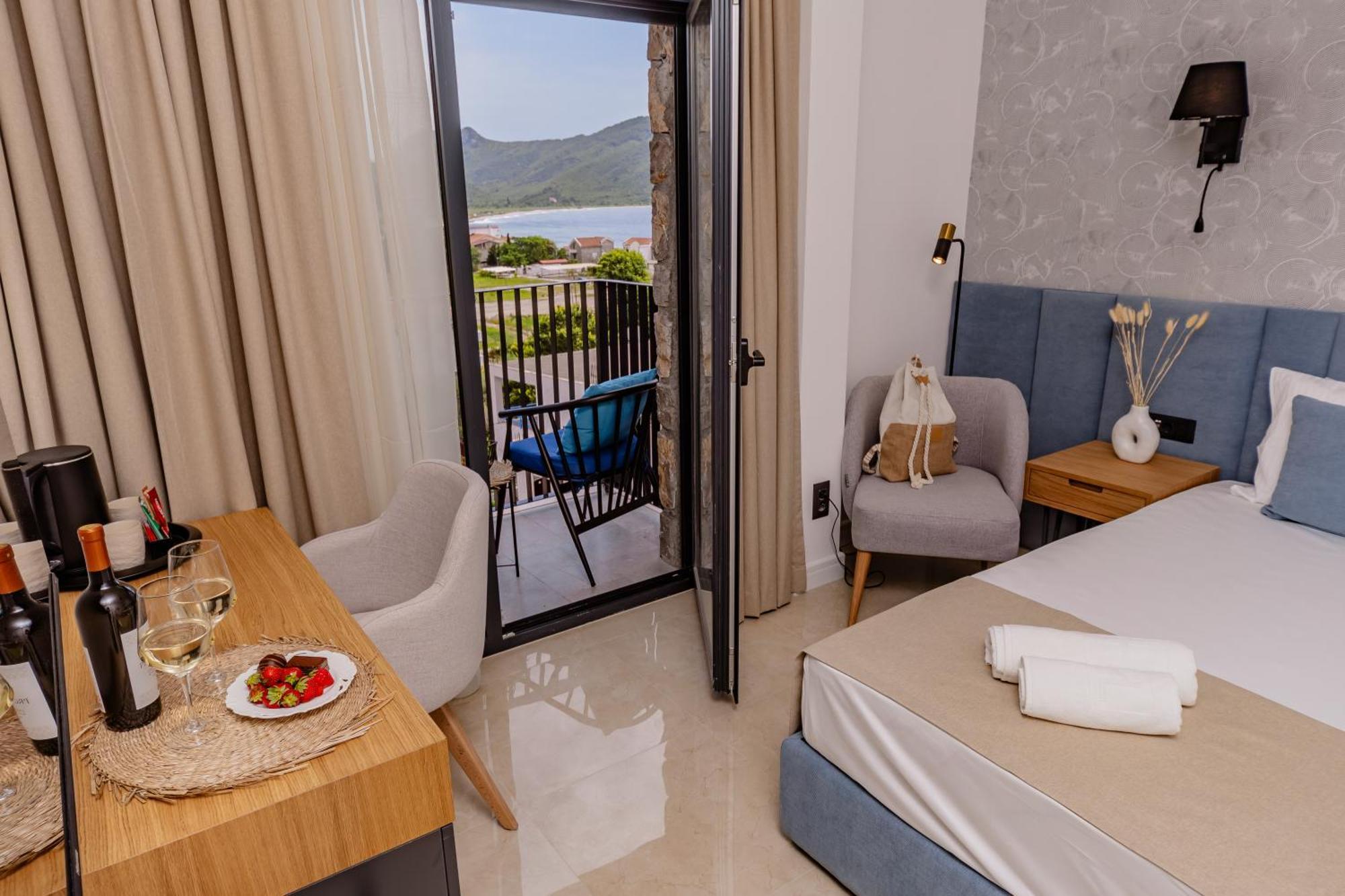 Hotel Aquilo Petrovac 외부 사진