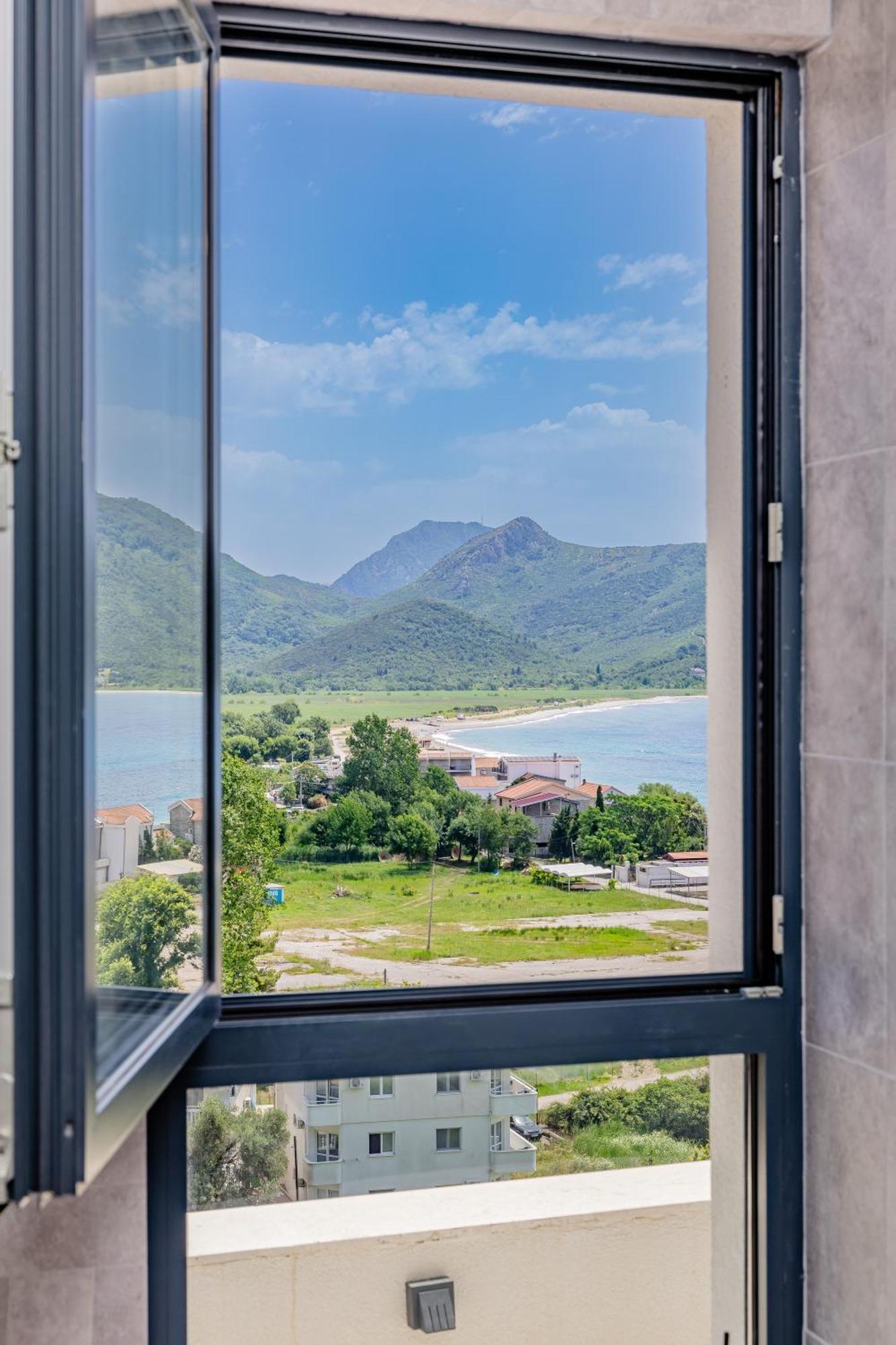 Hotel Aquilo Petrovac 외부 사진