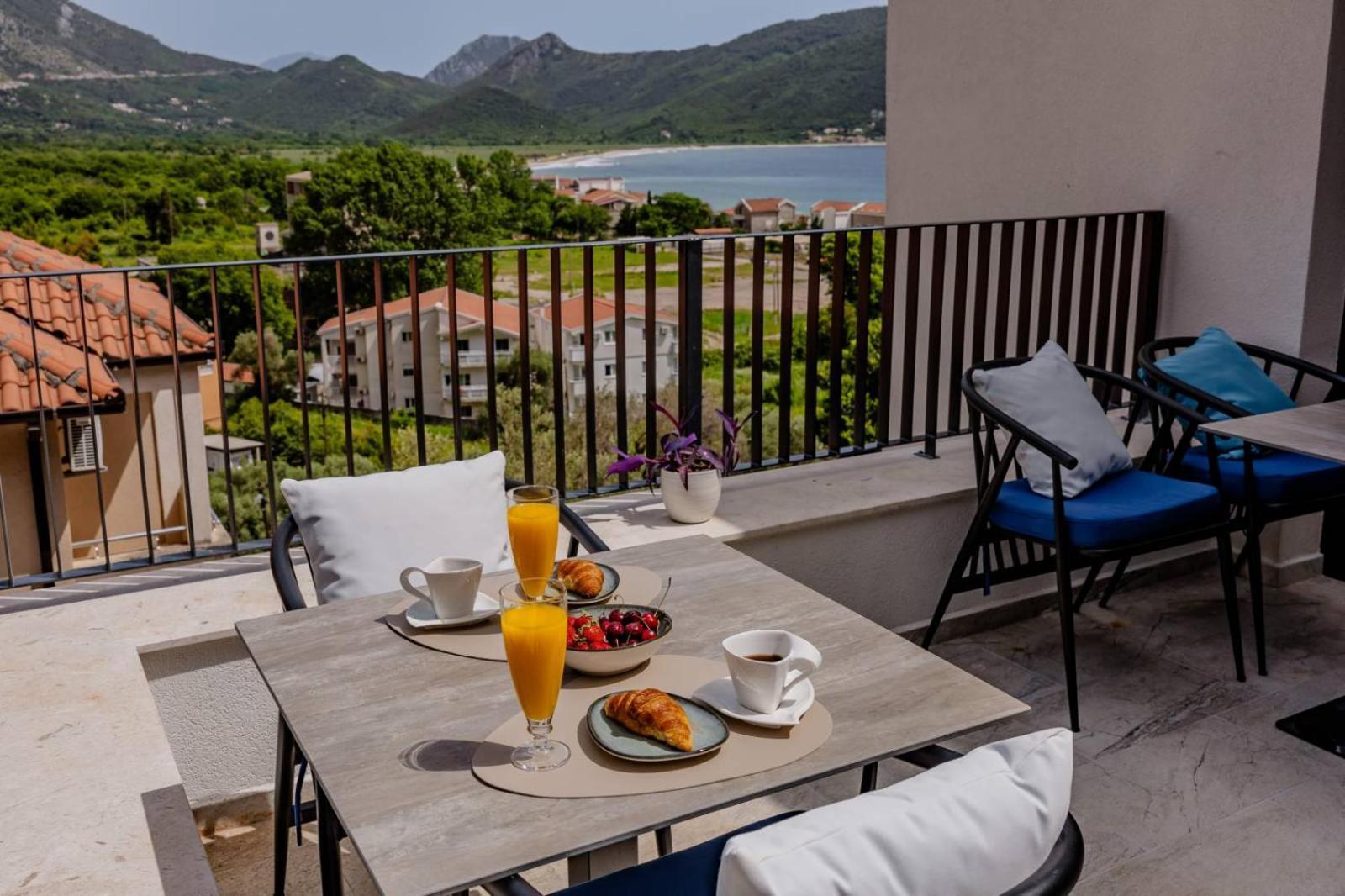 Hotel Aquilo Petrovac 외부 사진